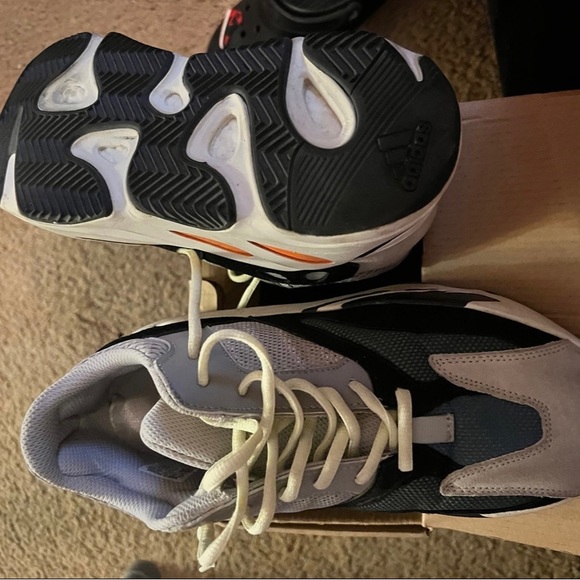 Adidas 700 Wave Runner - Picture 6 of 8